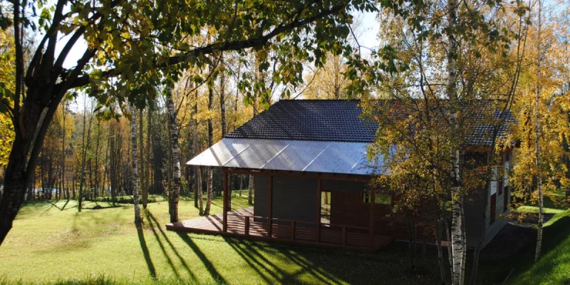 lake-villa.webp